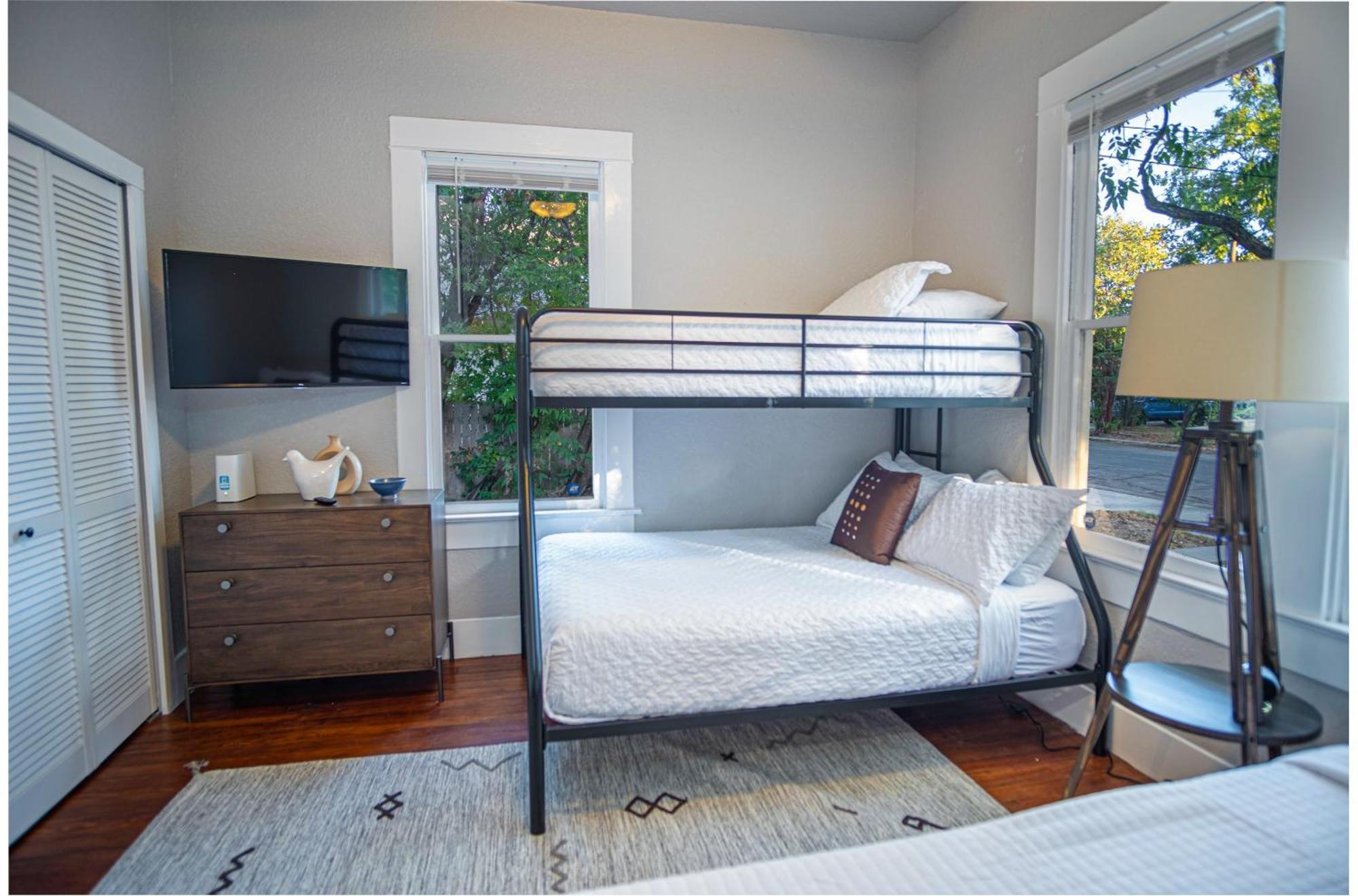 סן אנטוניו Chic Downtown Farmhouse With Garden And Bbq Grill מראה חיצוני תמונה
